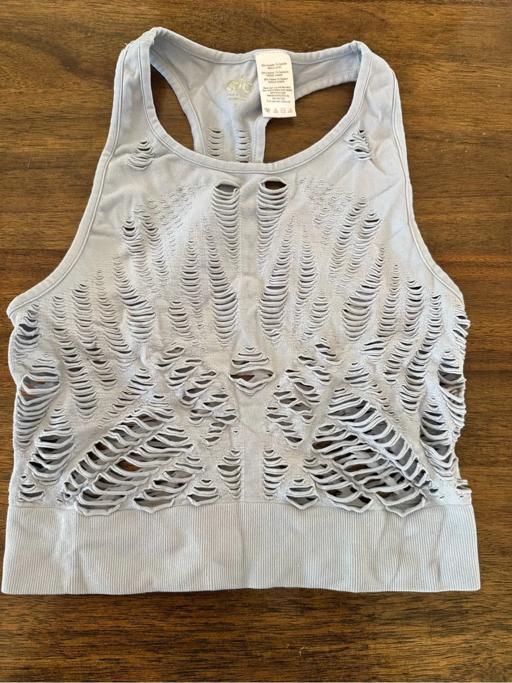 ALO Yoga Vixen fitted yoga light gray Laser-Cut Racerback Crop Top